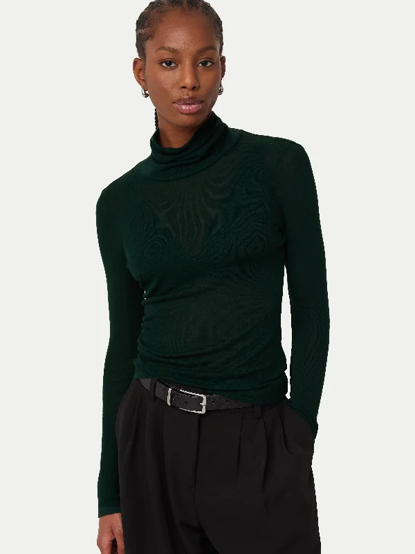 The Slim Fit Turtleneck in Pine Grove