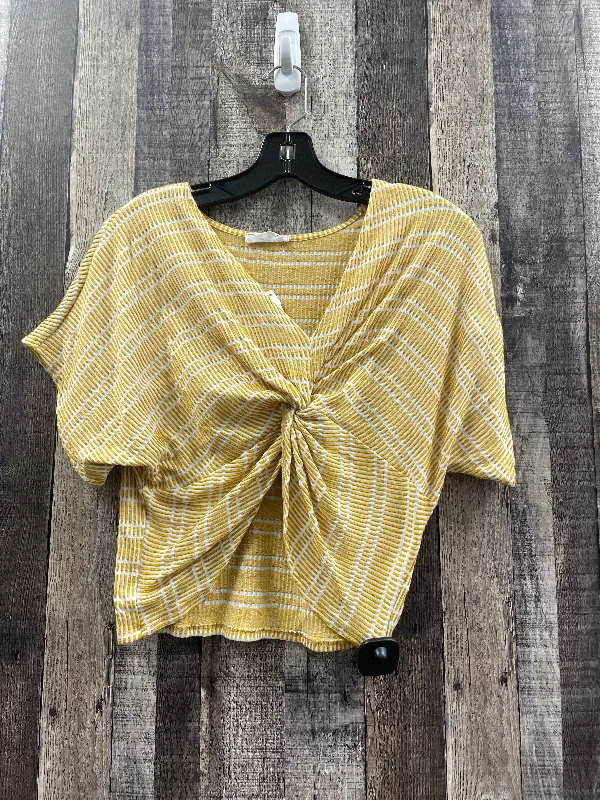 Top Short Sleeve By Sage In Gold, Size: Xs